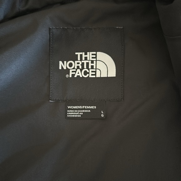 Woman’s north face jacket - Picture 3 of 6